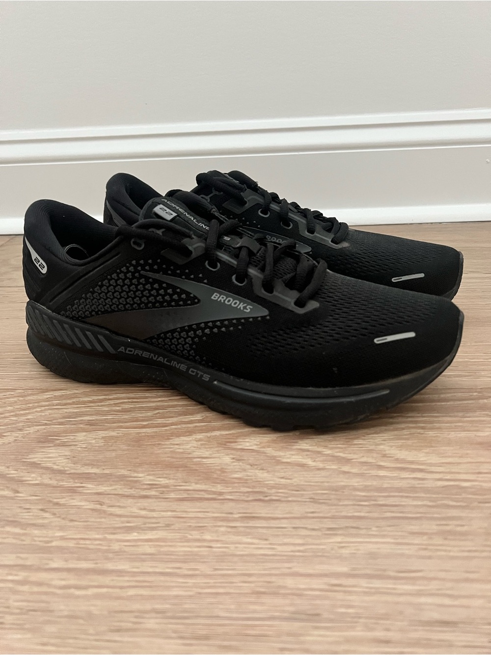 Brooks Adrenaline GTS 22 Mens Sz 11 2E Wide Triple Black 1103662E020 Sneaker